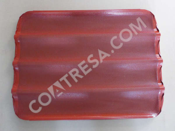 Ribbed tray with rubber